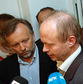 - DYRT: Direkt�r Olav Ulleren i KS (t.h.) var forn�yd, p� tross av at oppgj�ret blir dyrt for kommunene.