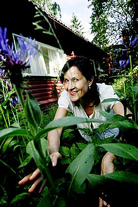 DELTAR I LILLEHAMMER:   Vigdis Hjorth samtaler - blant annet i parken.