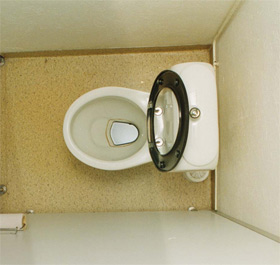 MANNENS PRIVATE ROM I: Den danske mannen bruker to timer mer i uka p� do n�, enn for bare fire �r siden. �rsaken er if�lge forskere behov for et privat rom og alenetid.