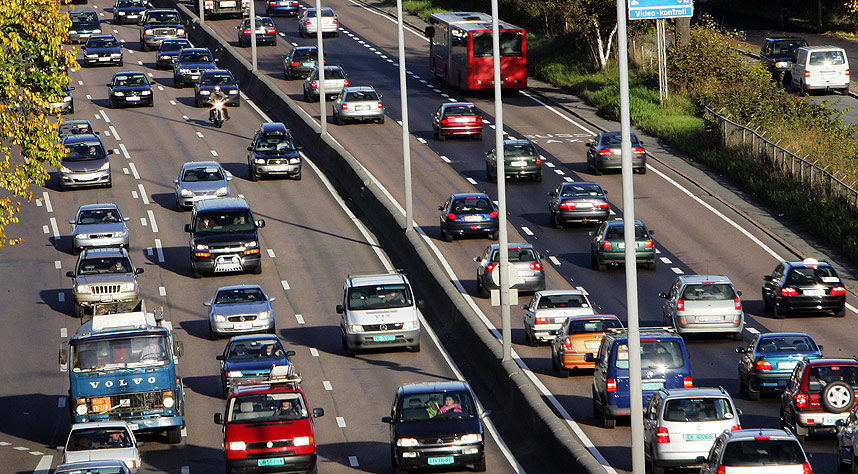 MOTORVEI: If�lge Bogens doktorgrad har Norge bare rundt 200 km med motorvei, langt mindre enn v�re naboland.