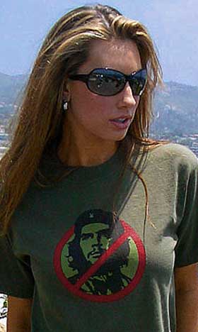 LIKER IKKE CHE: Denne jenta liker ikke kommunistenes revolusjonshelt Che Guevara.