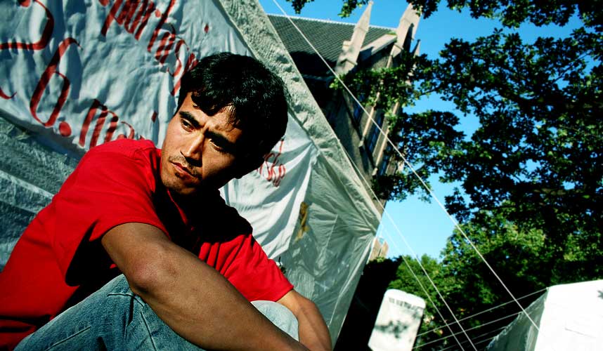 - I AFGHANISTAN VIL JEG BLI DREPT: Khalighdad Abdulahi og de opp mot 100 andre afghanerne stopper ikke den livsfarlige aksjonen f�r den gir resultater.