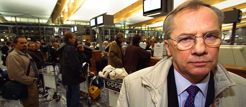 F�LGER MED: Avdelingsdirekt�r Gudmund Taraldsen i Luftfartstilsynet utelukker ikke at norske krav til giftgassrapportering i fly vil bli skjerpet etter at amerikanske FAA har sl�tt alarm om grov underrapportering.