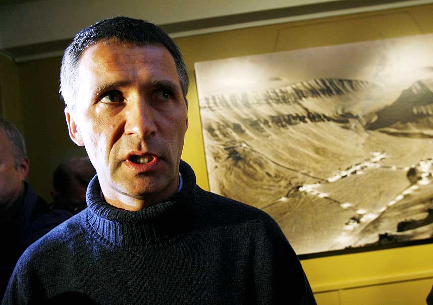 UENIG: Nok en gang m�tte statsminister Jens Stoltenberg g� ut og beklage utspill fra partikolleger i Arbeiderpartiet. I kveld var det Ap-representantene i Oslo bystyre som fikk kritikk.