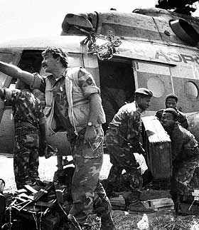 LASTER AMMUNISJON: Bildet er fra det sentrale Huambo i Angola, der leiesoldater deltok i konflikten.