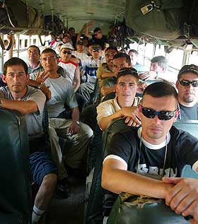 KASTET UT AV HONDURAS: Disse chilenske soldatene ble trent av amerikanske �Your Solutions� forut for oppdrag i Irak i 2005.