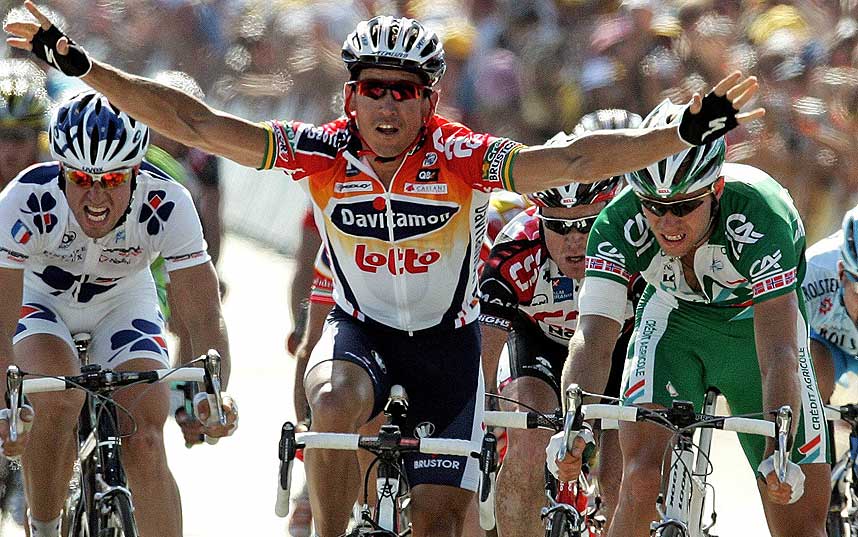 NUMMER TRE:Thor Hushovd ble nummer tre i dag, vant gjorde Robbie McEwen. Men Thor var illsint fordi han mente MCewen dyttet ham i den vonde armen.