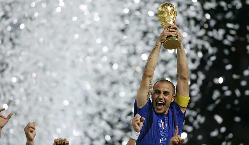 H�YT OPPE: Kaptein Fabio Cannavaro var sprekkferdig av stolthet da han l�ftet fotballens aller gjeveste trofe i en konfettistorm.