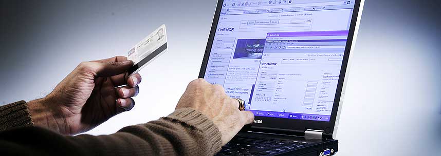 VELDIG SIKKERT: Bankene forsikrer deg om at det veldig trygt � bruke nettbankl�sninger. Sikkerhetsekspert Tone Hodd� Bak�s ved NorSIS oppforderer deg likevel til � vise en viss forsiktighet ved bruk av e-post og nettbank p� ukjente PCer og nettverk.