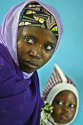 OVERLEVDE: Nigerianske Amina Lawal ble ikke steinet til d�de. Press fra det internasjonale samfunn reddet henne.
