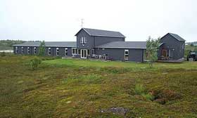 TIL SALGS: Den gamle forlengningsbygget ved Mel�yv�r fort utenfor Harstad.