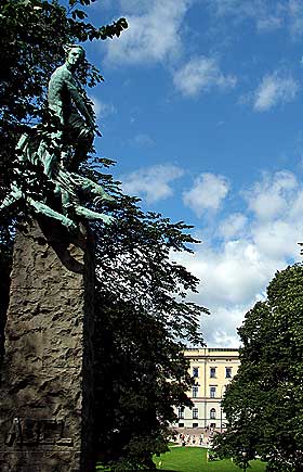 ABELMONUMENTET: Gustav Vigelands monument og har sin plass i Slottsparken og har f�tt sin plass p� mobilguiden. Det finnes dessuten en egen mobilguide som kun tar for seg Vigelandsparken.
