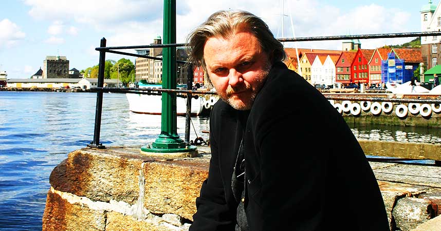  ENEREN:  Mange mener Jon Fosse er den fremste norske kandidaten til � motta Nobels litteraturpris.