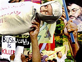 LIBANON DEMONSTRERER: Her markeres det mot massakren i Qana 30. juli som drepte n�r 60 libanesere.
