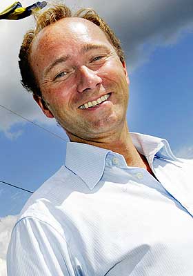 - POSITIV: Idrettsminister Trond Giske har ikke noe imot et fotball-EM i Norge.