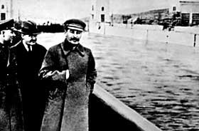 FARVEL, YEZHOV: Stalins n�re medarbeider ble ikke bare skutt, men ogs� fors�kt fjernet fra landets visuelle historie. Foto: Wikimedia Commons
