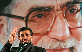 INSPIRASJON: Ayatollah Khomeini er Ahmadinejads forbilde.