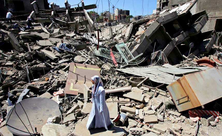 TRAGISK GJENSYN: En libanesisk kvinne fra en forstad til Beirut var en av mange som i dag vendte hjem til s�nderbombede omr�der i S�r-Libanon.