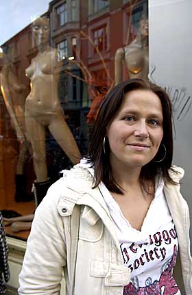 SELVKRITISK: Olaug Nilssen sa nei til � v�re med i juryen fordi hun ikke hadde lest nok. Hun oppfordrer Ole Idar Kvelvane til � lese mer.