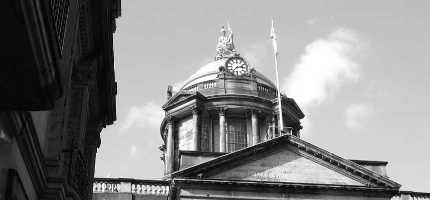 YPPET MED R�DHUSET: Byr�dspolitikere i Liverpool vil saks�ke blogger for personforn�rmelser. Foto: Andy G/Creative Commons