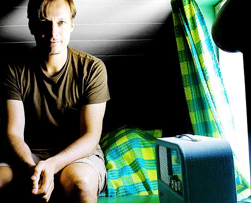 KRITISK JOURNALIST: - Jeg tror samfunnet p� et vis fortrenger den siste livsfasen, sier Steen Steensen.