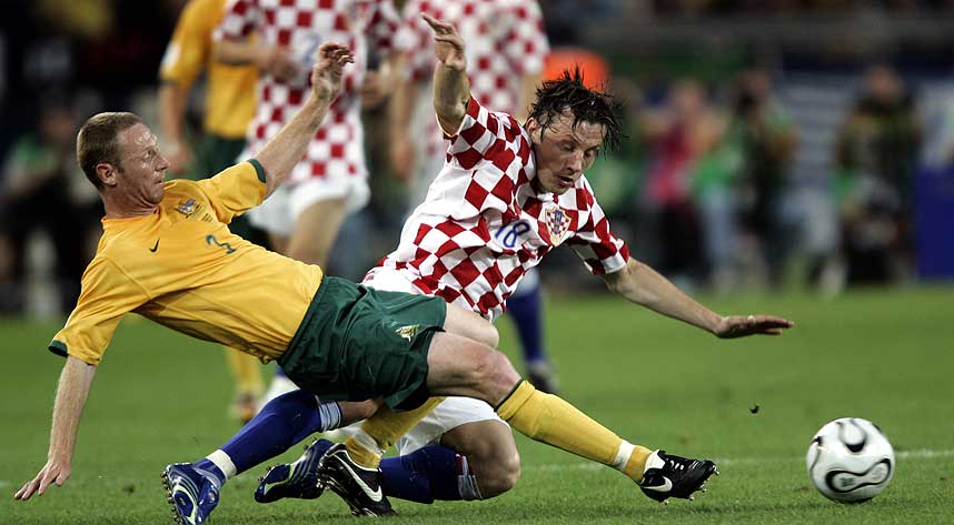 UTESTENGT: Ivica Olic er en av tre Krotia-spillere som er utestengt av sin egen landslagssjef etter � ha v�rt p� nattklubb s�ndag morgen. Her mot Australia under sommerens VM-sluttspill.