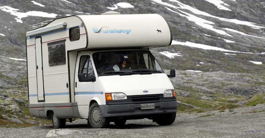 BO HVOR DU VIL: Campingentusiaster trekker frem frihetsf�lelsen man har ved � ferie med et hus p� slep. Da kan man stanse akkurat hvor man vil, slik som i den norske fjellheimen.