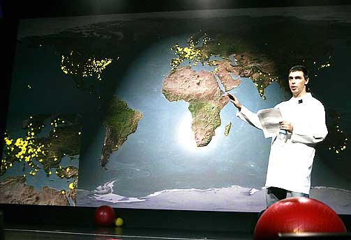 Nerdenes hevn:  Google-gr�nder Larry Page (33) har kontroll over store mengder av trafikken p� Internett. Men det er fortsatt mange i verden som ikke har tilgang til nettet. Det betyr ny mark � erobre for Google.