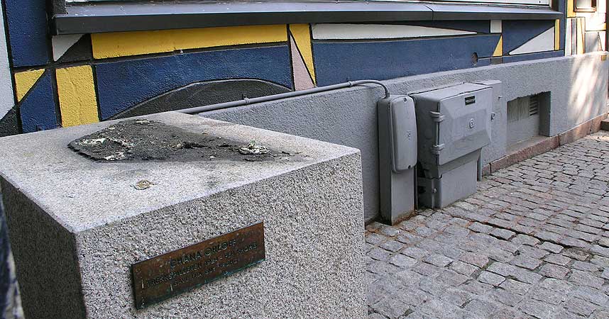 VAR EN GAVE: �Trekkspilleren� ble gitt i gave til Kunstnerforbundet i anledning 75-�rsjubileet i 1985. I 21 �r har den st�tt ur�rt. I natt ble den stj�let fra Kunstnerforbundets lokaler i Oslo sentrum like ved R�dhuset.
