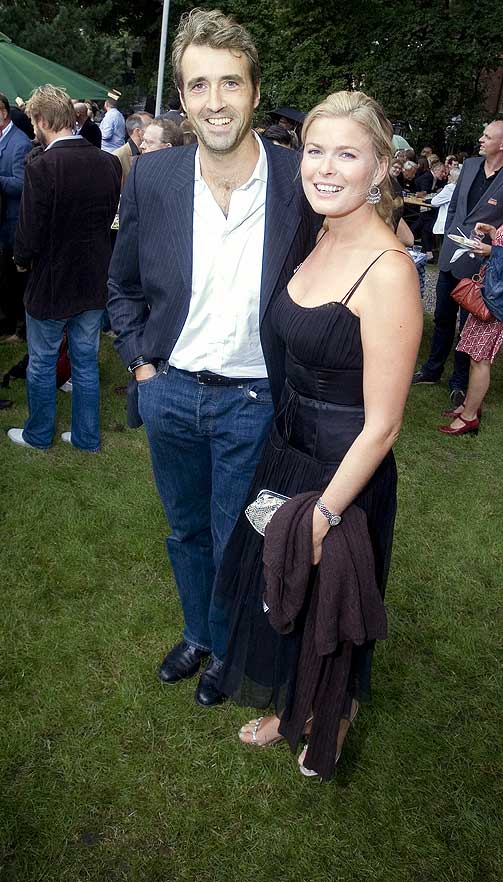 SAMMEN P� FEST: Olaf og Vendela kom sammen p� Aschehougs hagefest i h�st.