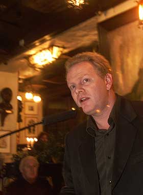 OPPR�RT: Forfatter, journalist og spedbarnsfar Torgrim Eggen er oppr�rt over det han kaller ammepropaganda fra Nylander og hennes likesinnede.