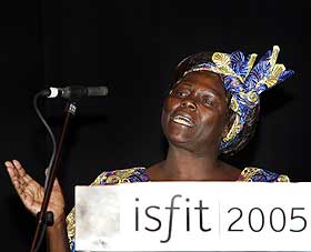 GJEST I FJOR: Fredsprisvinner Wangari Mathaai var den mest prominente taleren under ISFiT 2005.