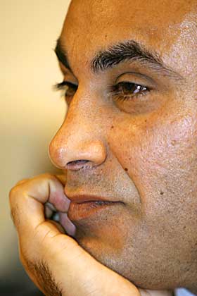 DANMARKS MEST POPUL�RE POLITIKER: Naser Khader er frontfiguren i Radikale Venstre, som er splittet i sp�rsm�let om virkemidler mot tvangsekteskap. Selv �nsker han en aldersgrense p� 21 �r.