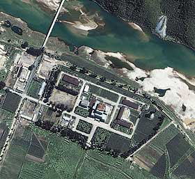 KJERNEFYSISK FABRIKK:Dette satelittfotoet viser en kjernefysisk fabrikk i Yongbyon, ca 100 kilometer nord for Pyongyang i Nord-Korea.