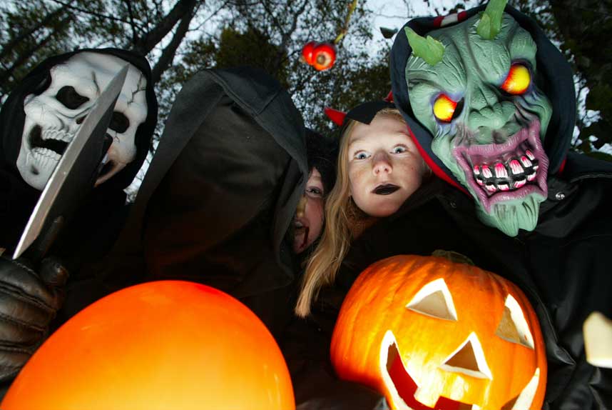 SKUMMEL DAG:  Hallowen er den eneste kvelden i �ret hvor unger kan renne ned d�rene dine og forlange snop. Mens KORK lager skummel konsert i Oslo Spektrum.