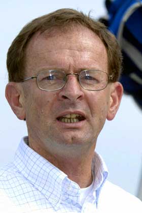 STOLT BYR�DSLEDER Flere kan gj�re som Oslo, mener Erling Lae, om at byen har mange politikere med ikke-vestlig bakgrunn i bystyret. Han opplever ikke at det dannes egne �fraksjoner� av den grunn.