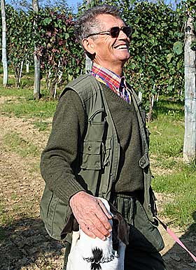 GLAD JEGER: Vinrankene har tatt over mange av omr�dene der det f�r ble drevet tr�ffeljakt.