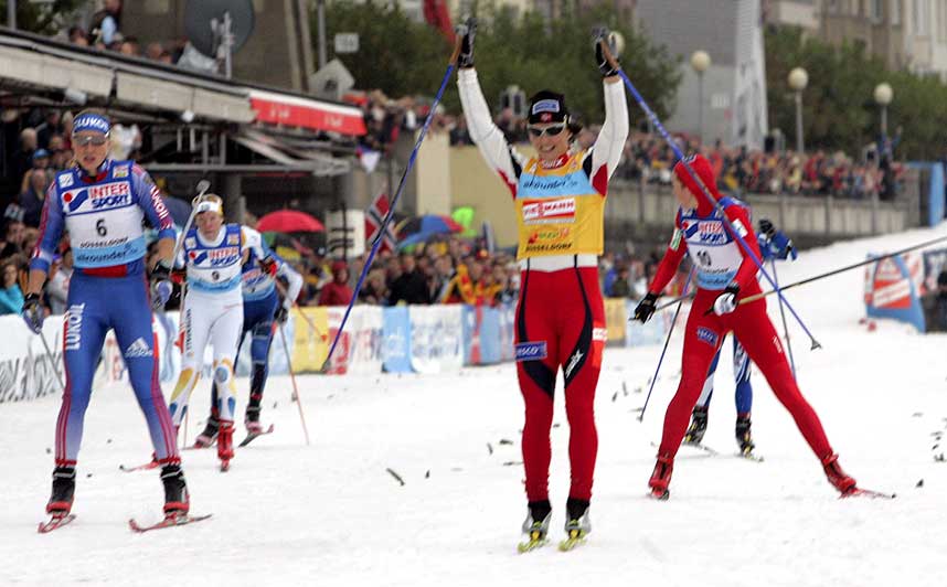 SUVEREN: Marit Bj�rgen seilte inn til seier og �rets f�rste vcup-poeng.