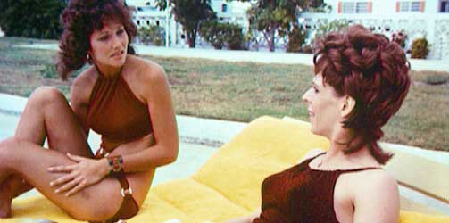 UTVEKSLER INFO: Linda Lovelace (t.v.) ble ber�mt i Deep Throat, pornofilmen som fremdeles huskes og sees av generasjoner verden over.