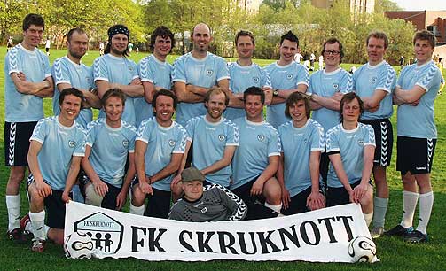 KAMERATGJENG: FK Skruknott ble stiftet for to �r siden, da en kameratgjeng i Oslo flyttet l�kkefotballen inn i divisjonssystemet.