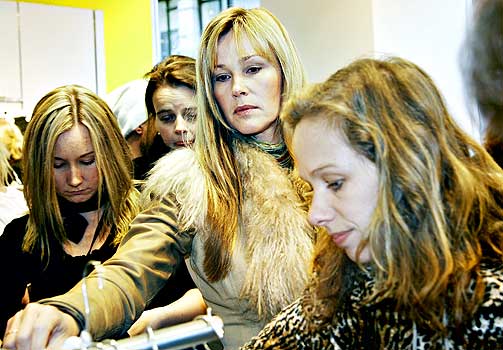Rift om plaggene TV 2-programleder Dorthe Skappel var p� �pningen av H&M kolleksjon fra Victor & Rolf.