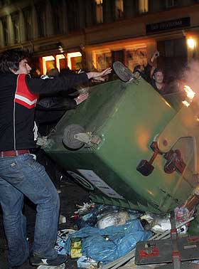 KAN F�RE TIL URO: Demonstranter protesterer mot arbeidsledighet, lave l�nninger og d�rlige arbeidsforhold i Berlin 1. mai i �r.