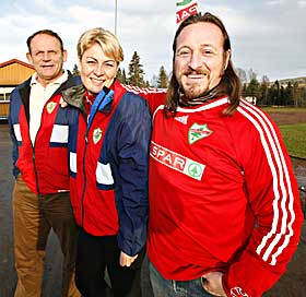 STOLTE: Ordf�rer Nils R�sholt, r�dmann Inger Anne Speilberg og klubbformann Ole Kristian Finnerud smilte om kapp.