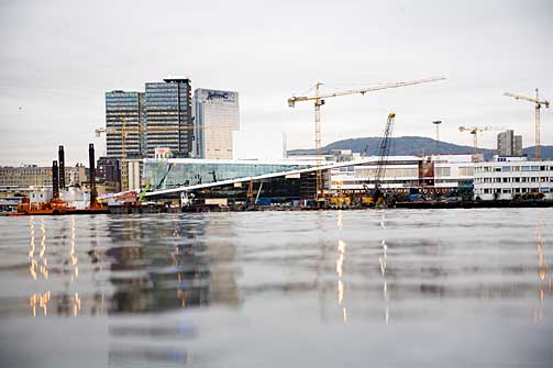 BJ�RVIKA UNDERVEIS: Omr�det, med Operaen midt i, sett fra havet. Se detaljer om planene i v�r bildeserie.