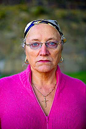  Tung tid:  Janne vokste opp p� en g�rd sammen med moren sin. Faren var tysk offiser. Det gikk ikke en dag uten at den lille gutten fikk slengt �j�vla tyskerunge� etter seg.