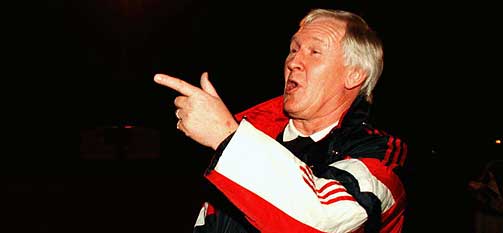 TIL LILLESAND: Tony Knapp, her i aksjon i 1997, er klar som trener for Lillesand IL i 4. divisjon.