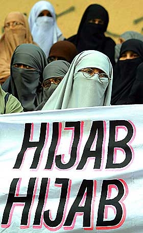EN PLIKT I ISLAM: De l�rde er ikke i tvil, hijab er p�budt i islam. En rekke vers i Koranen kan brukes til � argumentere for dette kravet.
