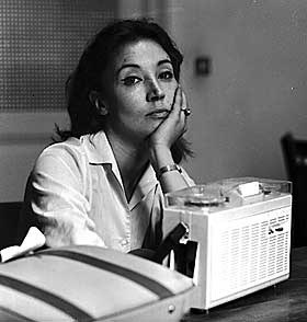 ORIANA FALLACI: Den italienske journalisten rev av seg chadoren under et intervju med Khomeini i 1979.