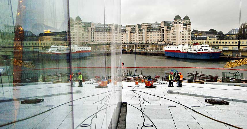 UNDERVANNSOPERA: Om det g�r som klimaforskerne frykter vil bygget til tre milliarder kroner i Bj�rvika bli til en �y i Oslofjorden.