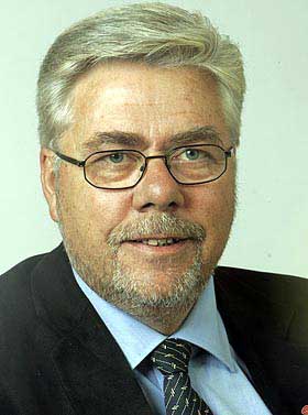 IKKE R�DAps Sigvald Oppeb�en Hansen (46) skriver at foreldrene ikke hadde r�d til � gi alle barna den utdannelsen de �nsket